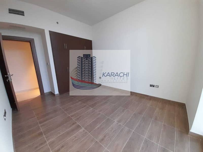 3 BRAND NEW ELEGANT APARTMENTS WITH EXCLUSIVE FACILITIES JUST FOR YOU FROM KARACHI LITES!!