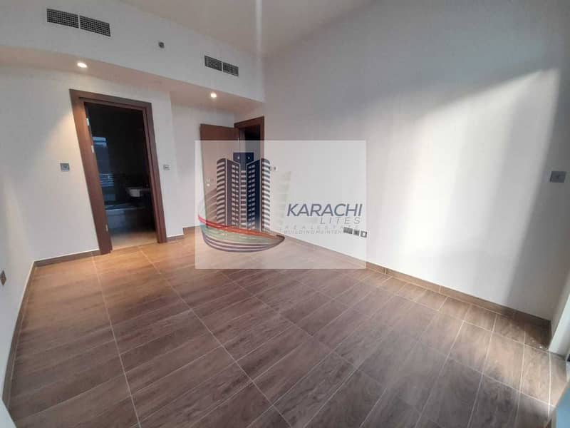 7 BRAND NEW ELEGANT APARTMENTS WITH EXCLUSIVE FACILITIES JUST FOR YOU FROM KARACHI LITES!!