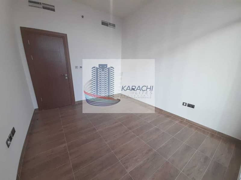 28 BRAND NEW ELEGANT APARTMENTS WITH EXCLUSIVE FACILITIES JUST FOR YOU FROM KARACHI LITES!!