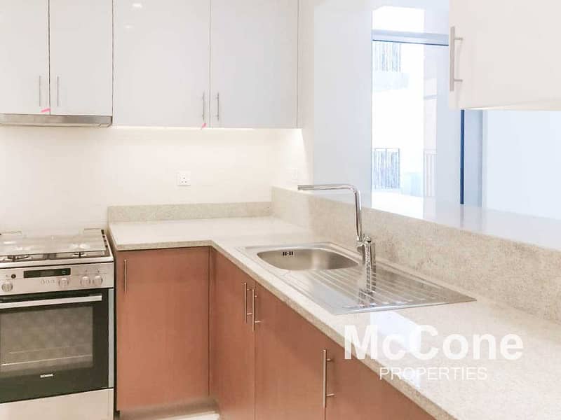 10 Available Now | Spacious apartment | Large Balcony
