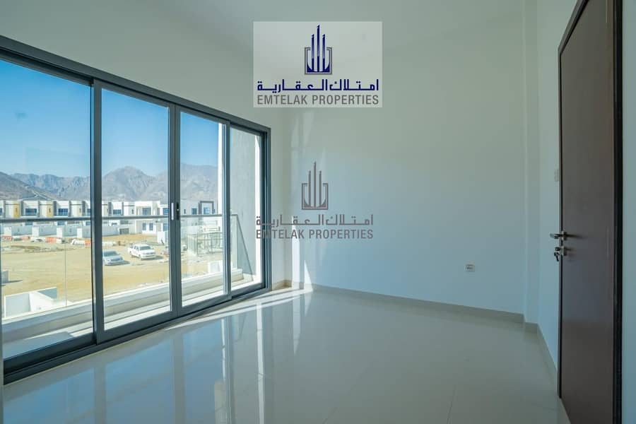 14 Upgraded 4 bedrooms | Sea View | With Lift | Spacious