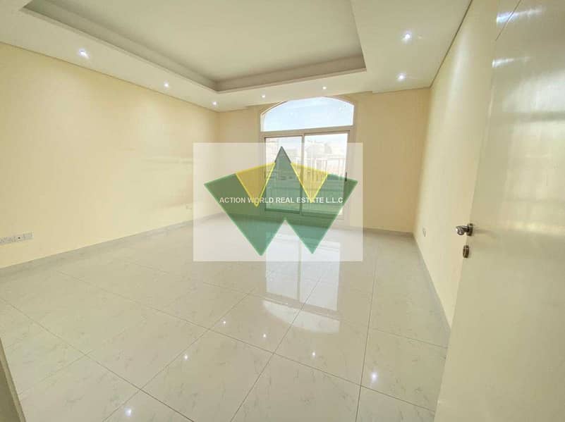 21 SUPER 4 BEDROOM WITH GARDEN / MAID ROOM