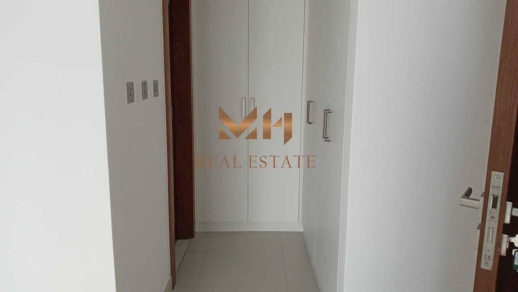 6 Spacious 3 Br apartment | Maid's room | Sea view