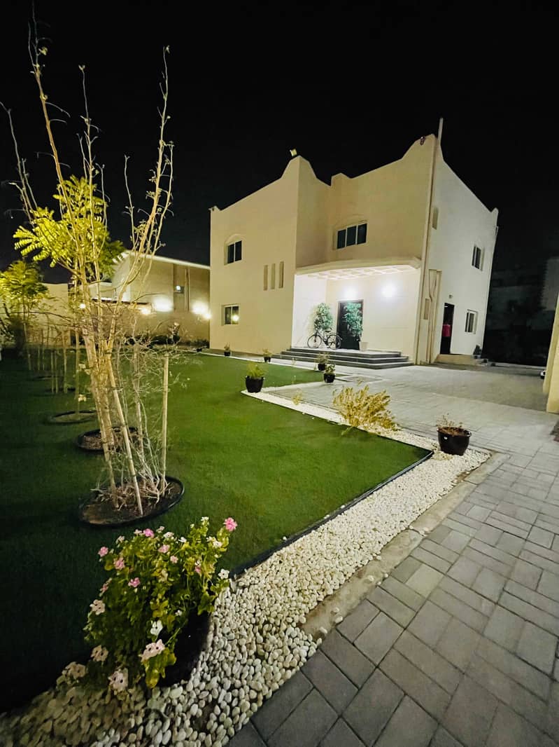 Book it Now  ! Luxurious  5Bedroom  With 2 Majils  + Garden At Baniyas East