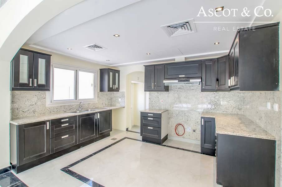 Excellent Upgrades | 4 BD+M | Large Plot Excellent Upgrades | 4 BD+M | Large Plot
