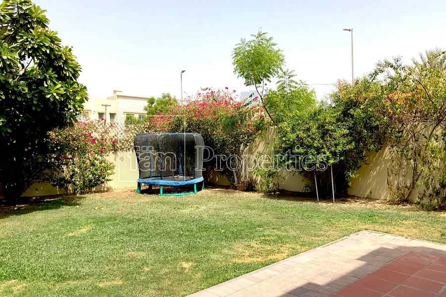 21 Large Landscaped Garden - Corner plot - Genuine