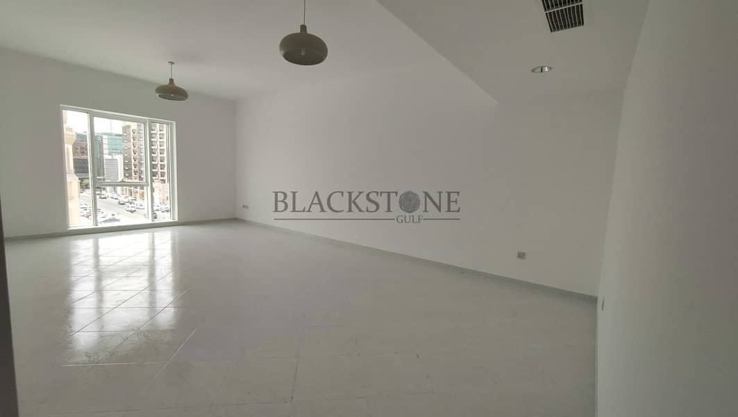 2 SPACIOUS AND BRIGHT APARTMENT IN GARHOUD