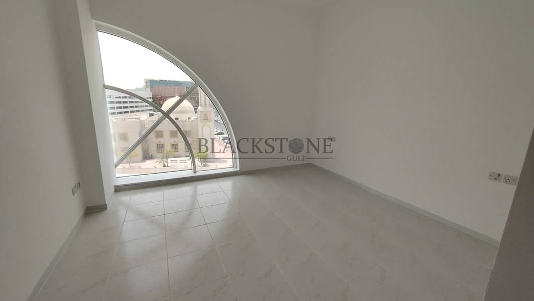 6 SPACIOUS AND BRIGHT APARTMENT IN GARHOUD