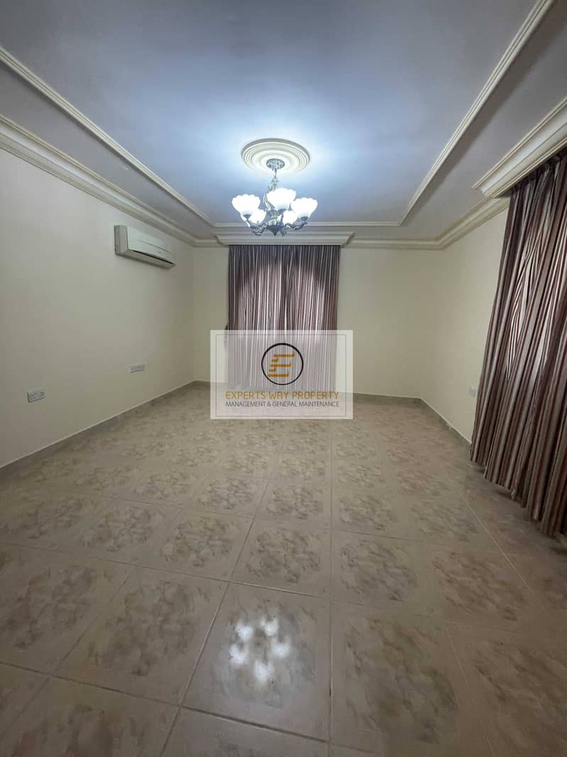 7 Private Entrance 6 Bedrooms Villa corner.