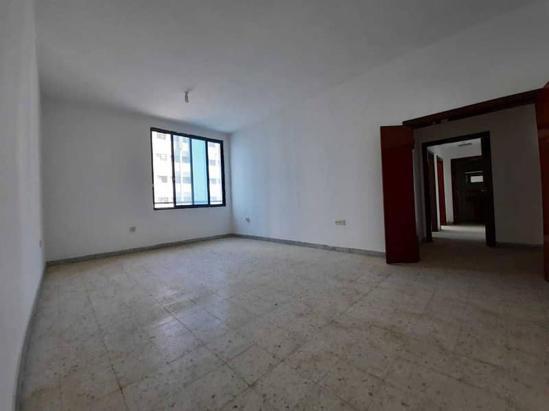 شقة في شارع حمدان 2 غرف 49999 درهم - 5291067