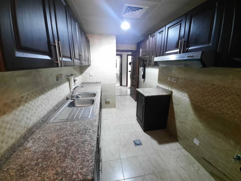 FULLY RERENOVATED 2BHK HUGE APARTMENT NEAR SALAMA HOSPITAL