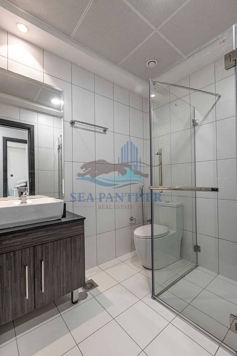 10 STUNNING 2 BHK |6 CHQ|  WITH STORAGE AND LAUNDRY ROOM