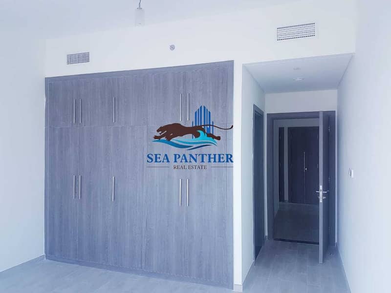 10 SPACIOUS 3 BHK WITH MAIDS  & LAUNDRY ROOM | ARJAN