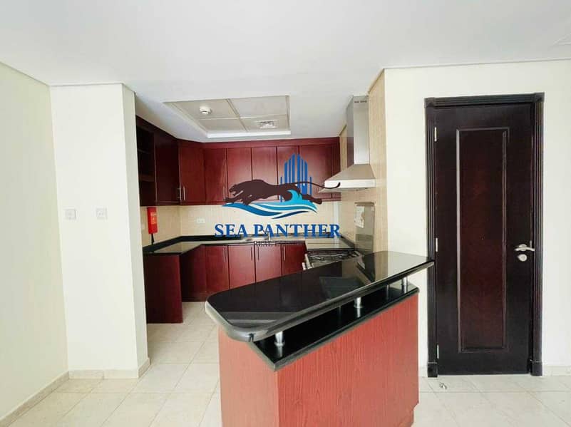 2 1 BEDROM IN PRIME LOCATION NEXT SWIMMING POOL