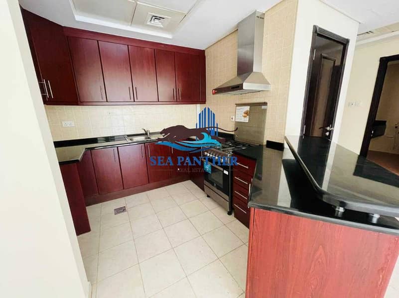 3 1 BEDROM IN PRIME LOCATION NEXT SWIMMING POOL