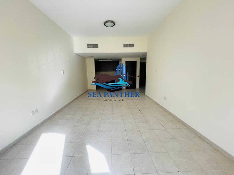 1 BEDROM IN PRIME LOCATION NEXT SWIMMING POOL