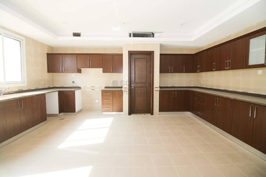 4 Upgraded 6 Bed Independent Villa in Dubai Land