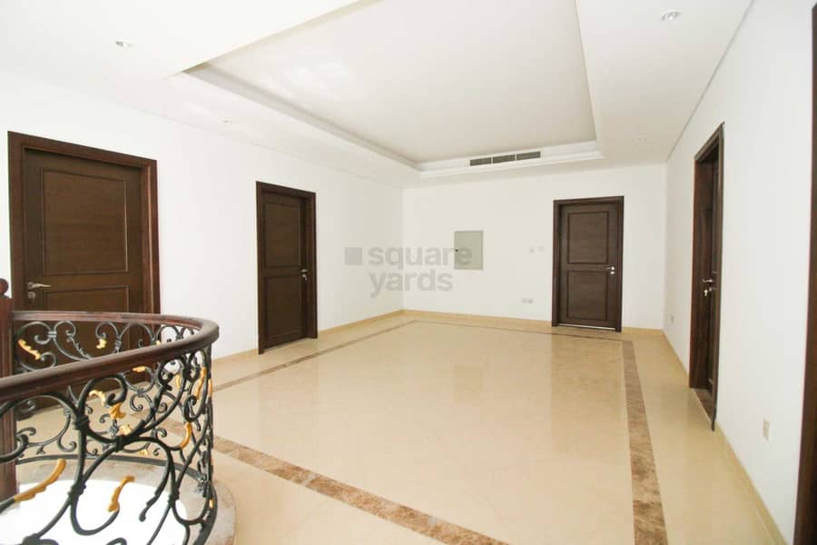 5 Upgraded 6 Bed Independent Villa in Dubai Land