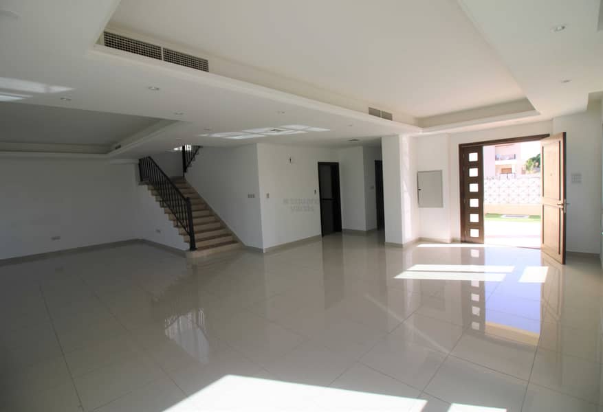 11 Spacious 5 BR | Independent Villa Dubailand Living