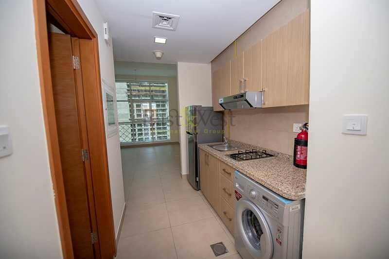 9 Equipped Kitchen| Direct from owner| Parking