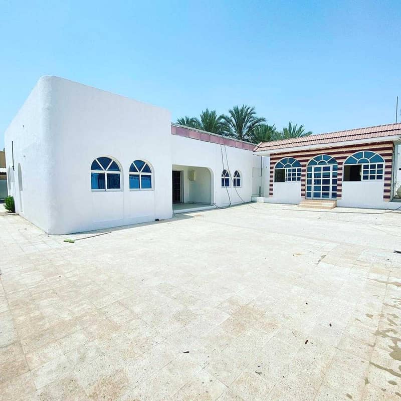 Villa for rent in Ajman, Mushairif area, ground floor, 3 rooms, a board, and a hall with air conditioners, a large area