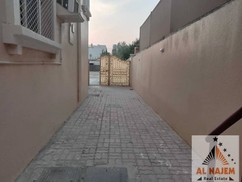 فيلا الايجار دور الارضي مع المكيفات و من دون عقد في منطقة المويهات 2 في عجمان قريبة من الشارع