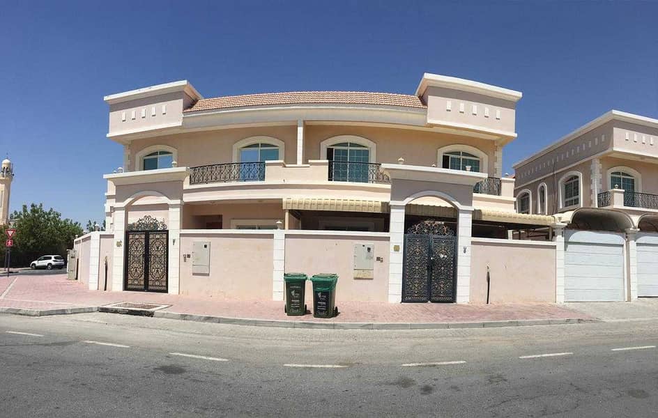 Attractive Semi-Independent 4 B/R Villa | Huge Living & Dining Area | Maid Room | Good Location