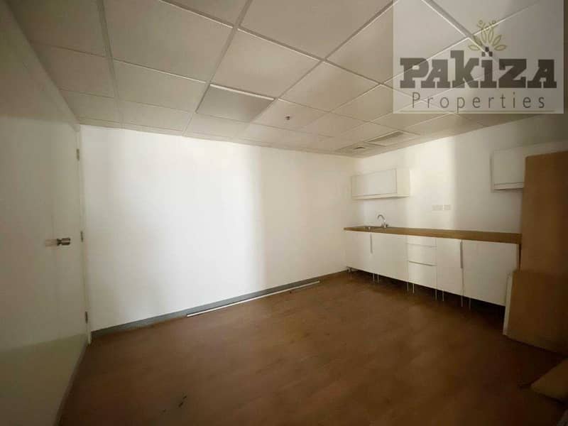 7 NEAR METRO|WELL MAINTAINED|CLOSED GLASS PARTITIONS|SPACIOUS FULLY FITTED OFFICE FOR RENT IN SHEIK ZAYED ROAD