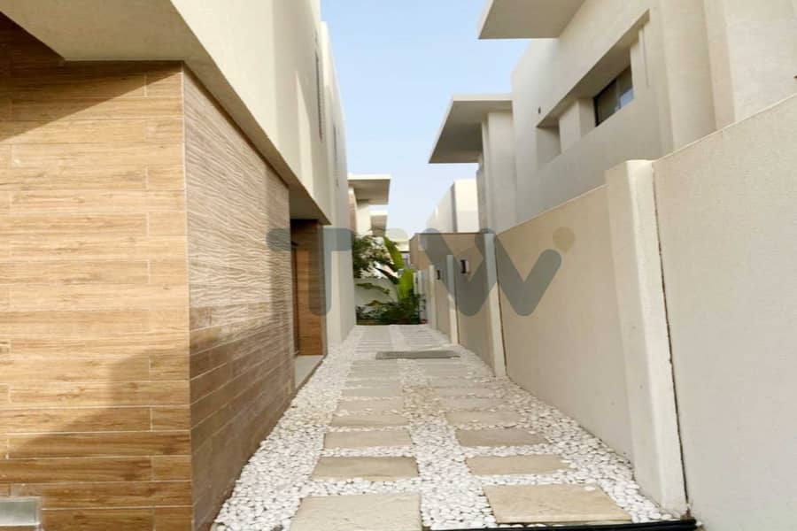 10 Worthy Investment and Luxurious 4 BR Villa T1 No Service Charge