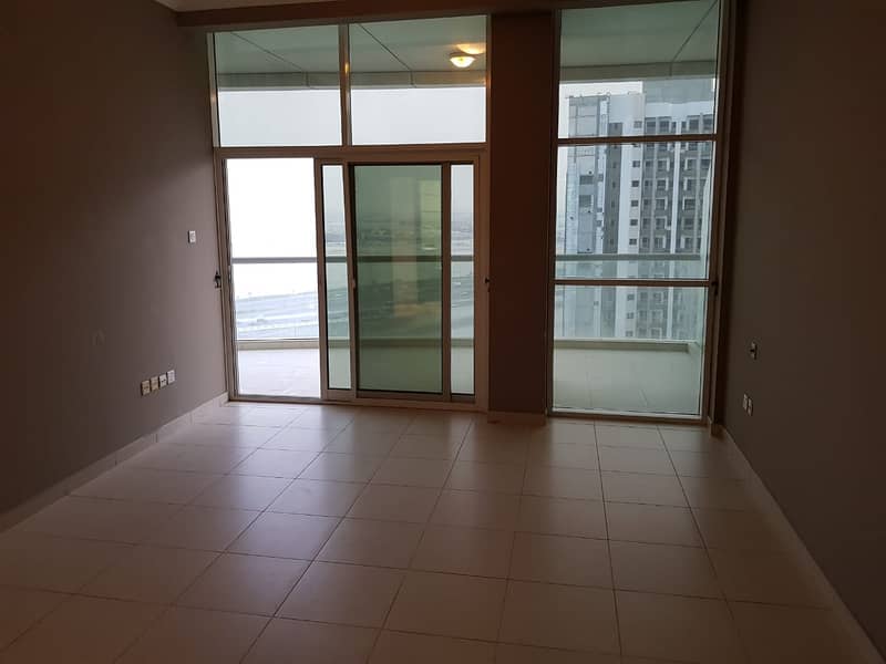Large1 Bed | Canal View | Huge Balcony | Mid floor