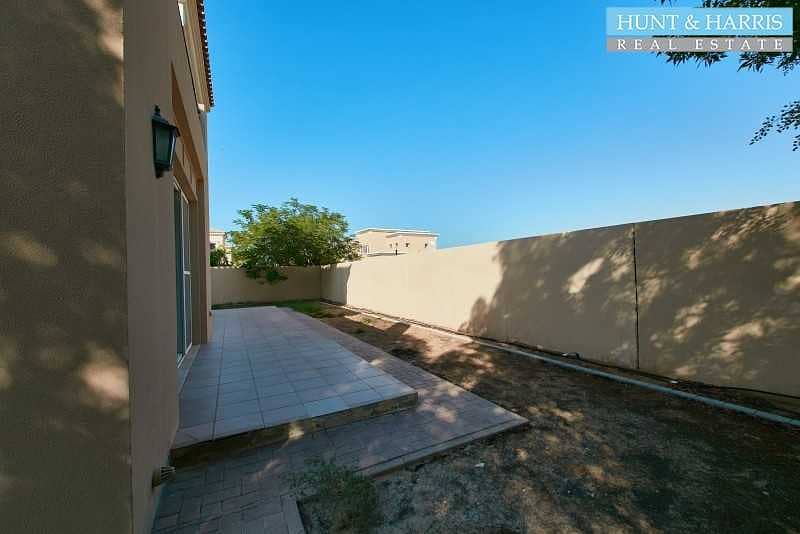 Spacious Three Bedroom Villa with Terrace and Balcony Spacious Three Bedroom Villa with Terrace and Balcony
