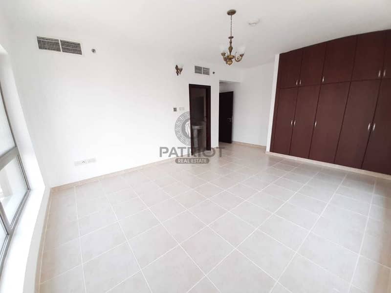 5 Huge 3BR | All En-Suite | Close To Metro | 1 Month Free