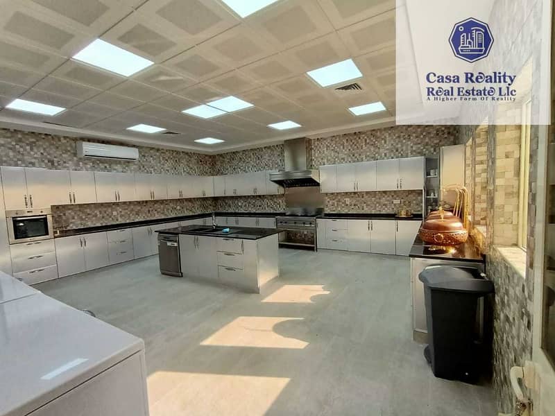 11 Spacious 5 Master BR villa for rent in Al Aweer