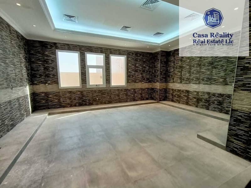 17 Spacious 5 Master BR villa for rent in Al Aweer