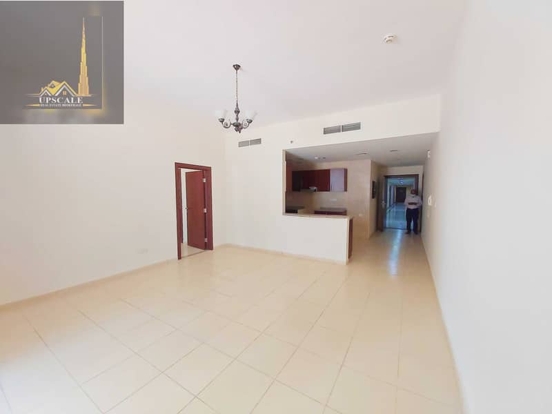 6 SPACIOUS APARTMENT FOR SALE AT INVESTMENT PRICE