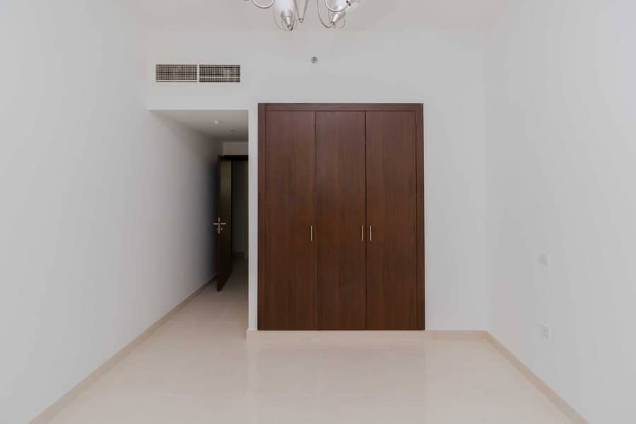 5 1 Month Rent Free!! Brand New 1 BHK with Closed Kitchen and Balcony | Warsan 4