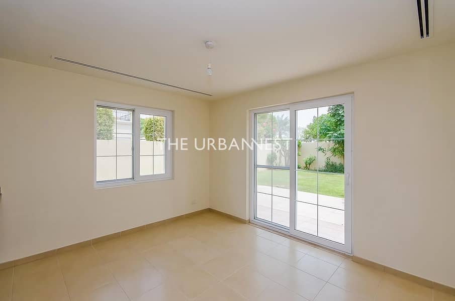 10 Immaculate | Single Row | Close to Pool and Park