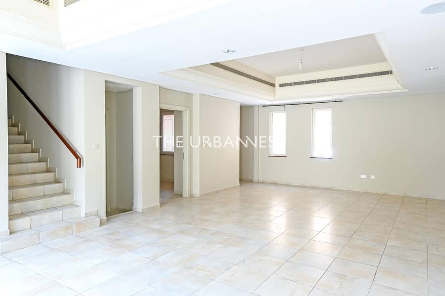 5 Type TH2 | End Unit | Great Location | Oliva