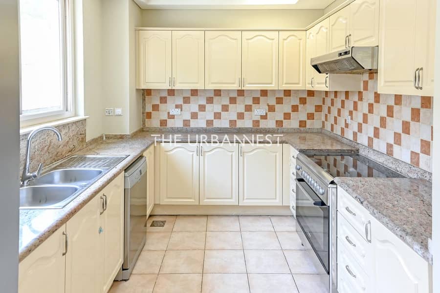 8 Type TH2 | End Unit | Great Location | Oliva