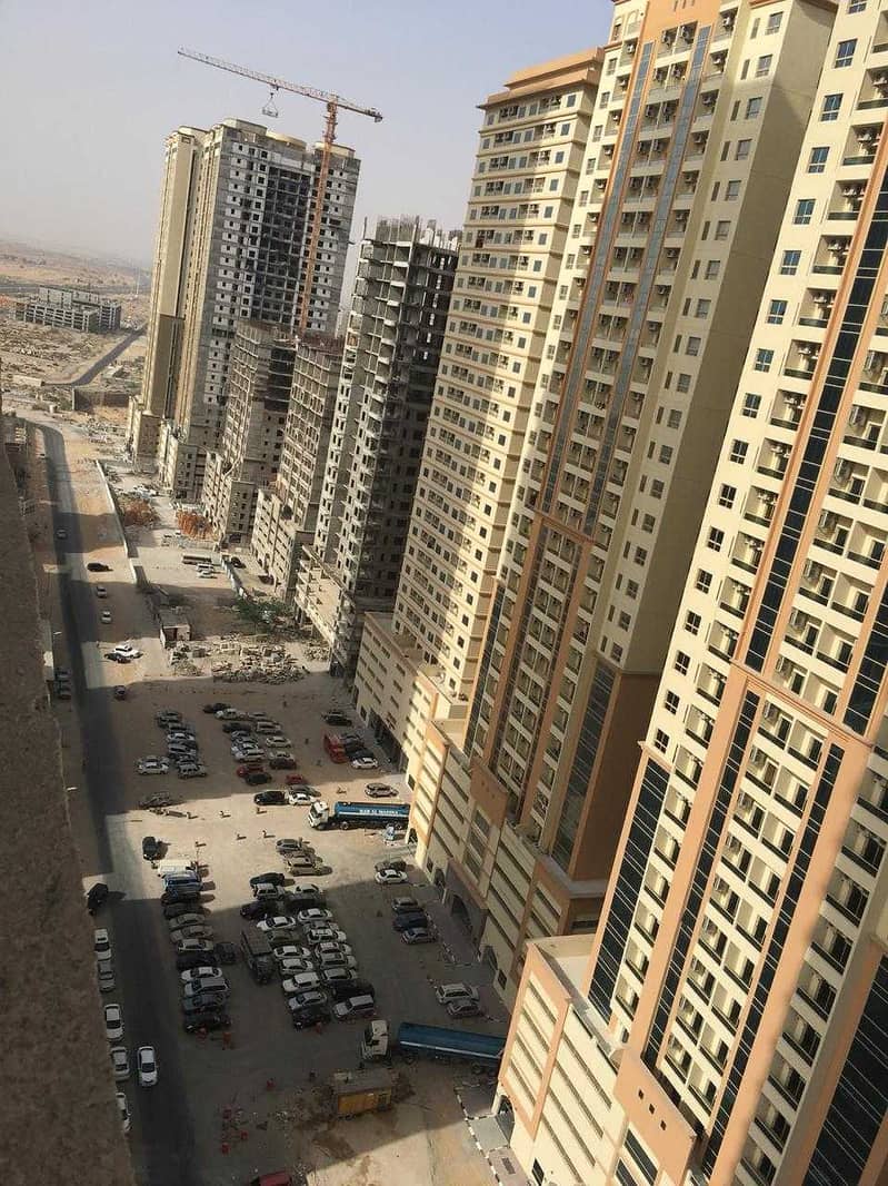 شقة في برج الزنبق،مدينة الإمارات‬ 1 غرفة 175000 درهم - 4365797