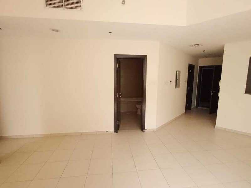 3 28K PAY 4 CHQ !!!LARGE  ONE BEDROOM WITH LARGE BALCONY + LUNDRY ROOM  AVAILABLE FOR RENT MAZAYA Q POINT LIWAN  DUBAI