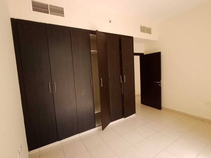 8 28K PAY 4 CHQ !!!LARGE  ONE BEDROOM WITH LARGE BALCONY + LUNDRY ROOM  AVAILABLE FOR RENT MAZAYA Q POINT LIWAN  DUBAI
