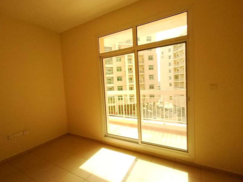 14 28K PAY 4 CHQ !!!LARGE  ONE BEDROOM WITH LARGE BALCONY + LUNDRY ROOM  AVAILABLE FOR RENT MAZAYA Q POINT LIWAN  DUBAI