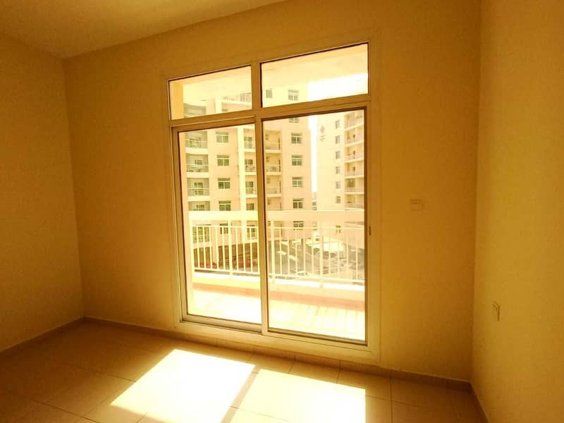 15 28K PAY 4 CHQ !!!LARGE  ONE BEDROOM WITH LARGE BALCONY + LUNDRY ROOM  AVAILABLE FOR RENT MAZAYA Q POINT LIWAN  DUBAI
