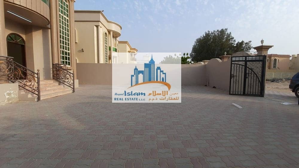 3 HUGE VILLA 5 BEDROOMS HALL MAJLIS BEAUTIFUL SPACIOUS