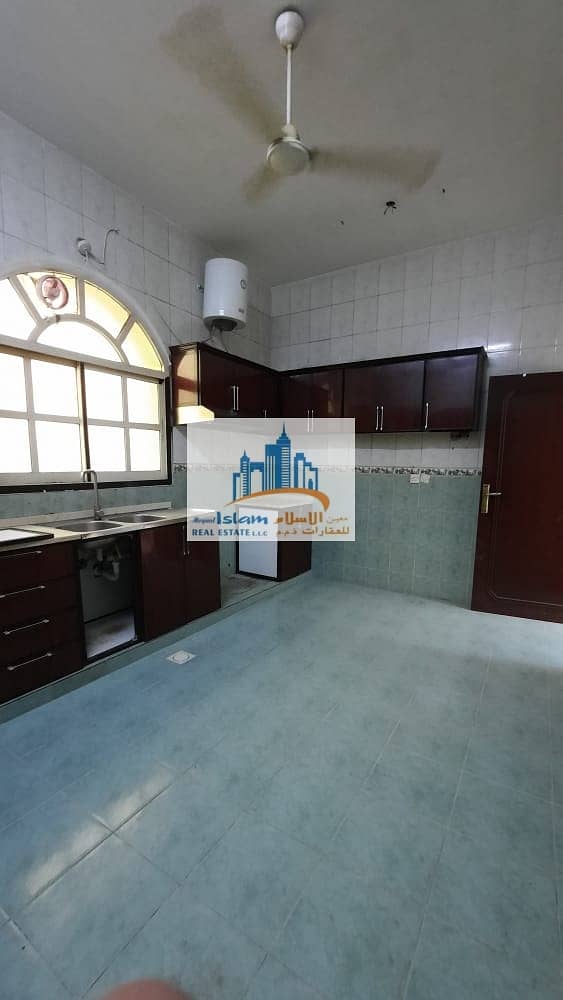 16 HUGE VILLA 5 BEDROOMS HALL MAJLIS BEAUTIFUL SPACIOUS