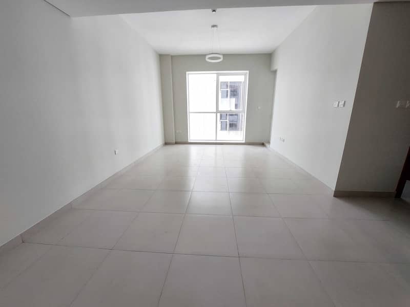 شقة في برج دجى،شارع الشيخ زايد 1 غرفة 40000 درهم - 5296298