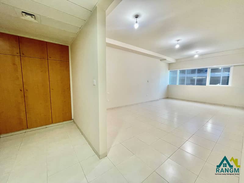 14 Bright and Spacious 3bedroom apartment with balcony in corniche SEA VIEW