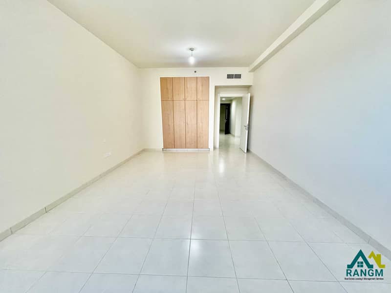 16 Bright and Spacious 3bedroom apartment with balcony in corniche SEA VIEW