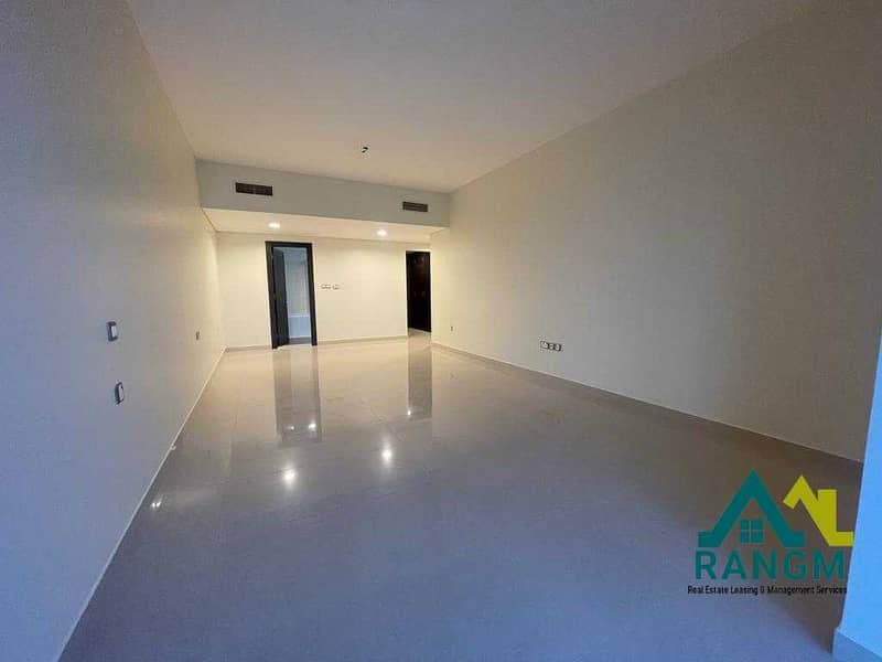 17 HUGE 4 Master Br+Maid | 2 CAR PARKING | Balcony | Full Facilities